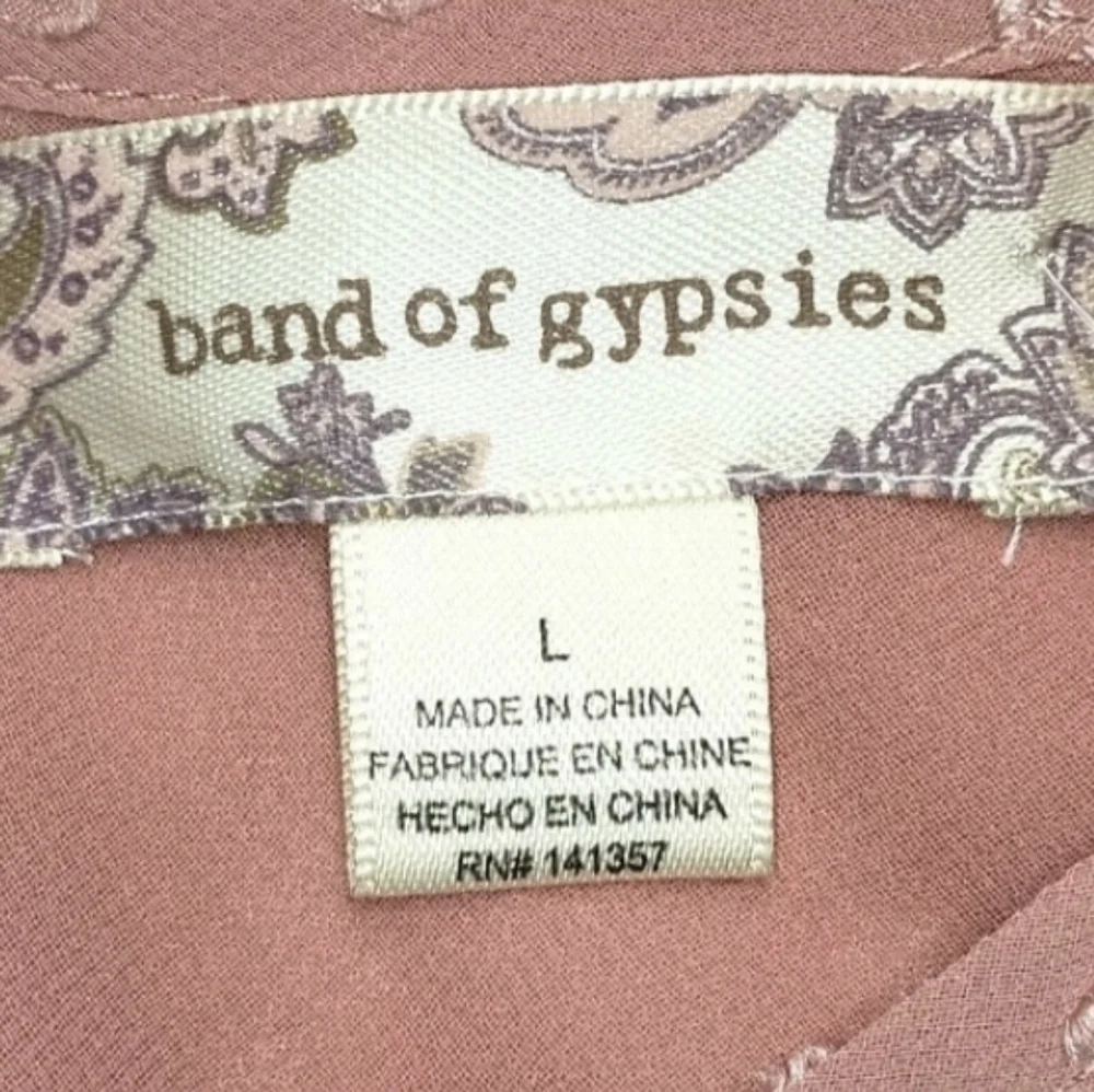 BAND OF GYPSIES Blush Boho Bell Sleeve Chiffon Swiss Dot Blouse, Size Large. NWT - Picture 3 of 7